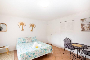 GORGEOUS STUDIO + 100M TO BEACH + POOL